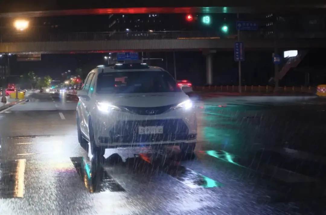 Pony.ai小马智行微信公众号介绍夜间自动驾驶过程