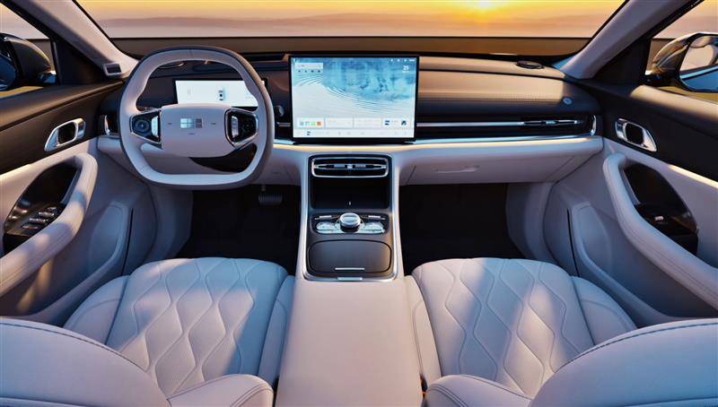 面面俱到的全能中级插混轿车,吉利银河A7限时8.18万起