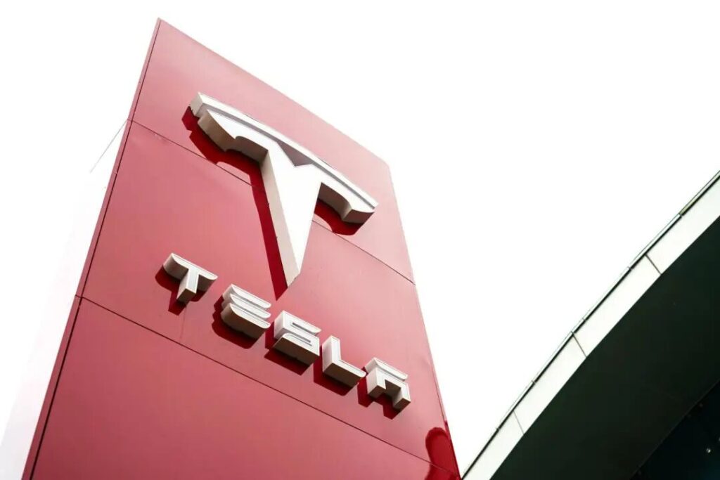 特斯拉智驾，镰刀终落下